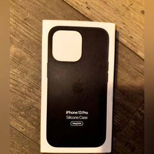 Apple iPhone 13 Pro MagSafe Case New